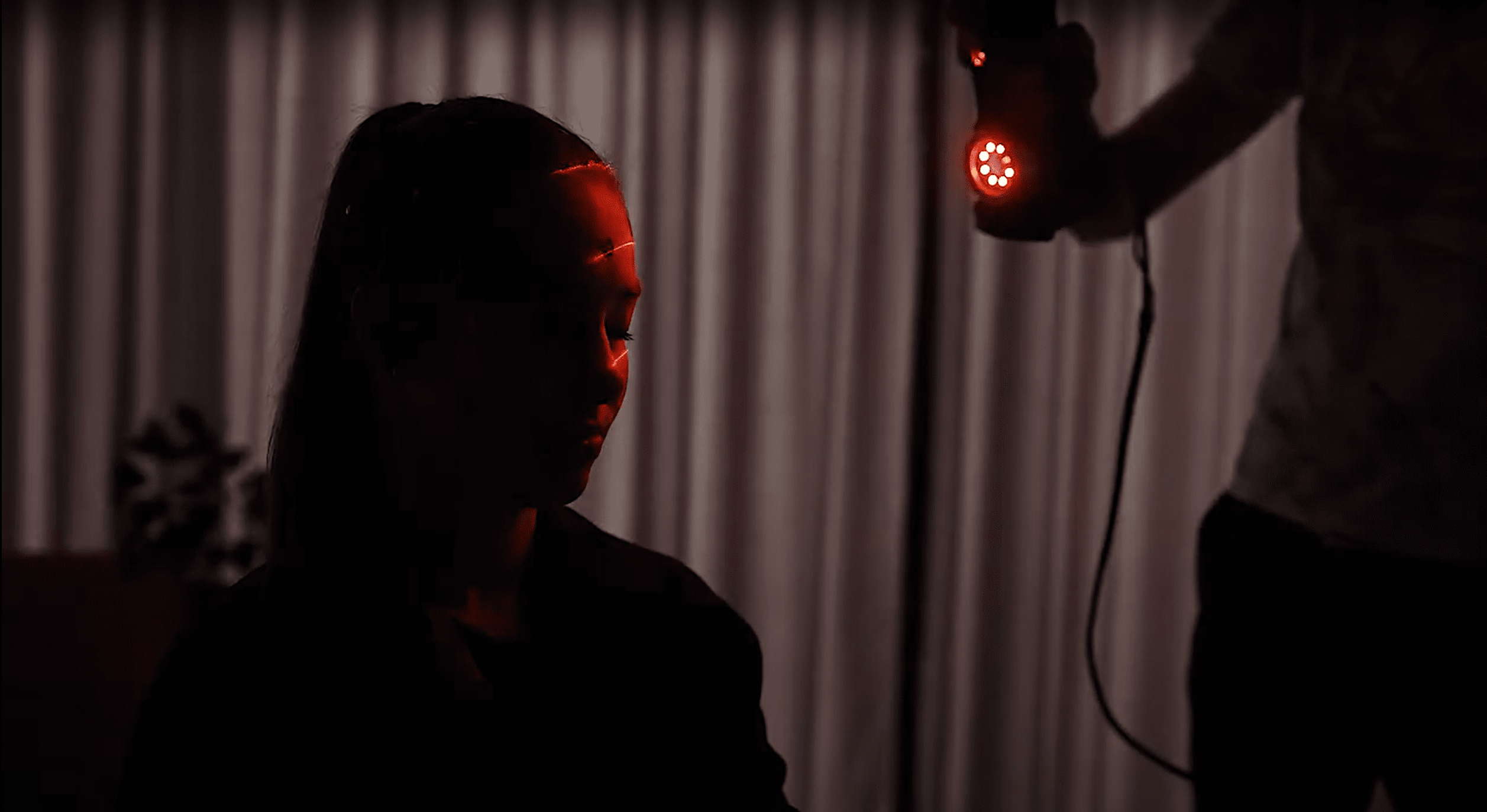 Anna Fernstädt during 3D scanning for making the skeleton helmet